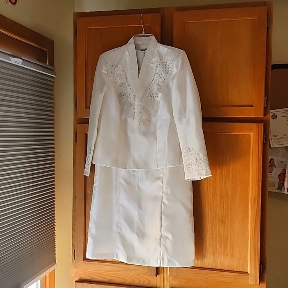 Mother of the Bride/Groom 2 piece Suit.